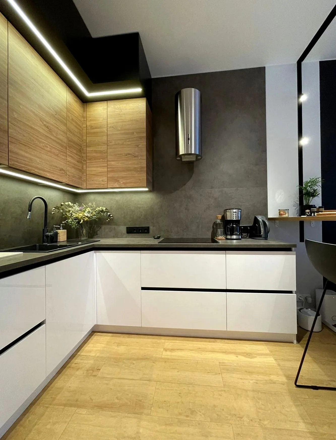 Угловая с барной стойкой, кухня на заказ